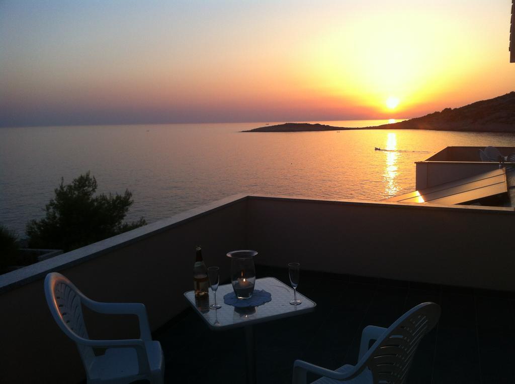 Direkt Am Meer-Apartments Puntaplanka Rogoznica  Esterno foto