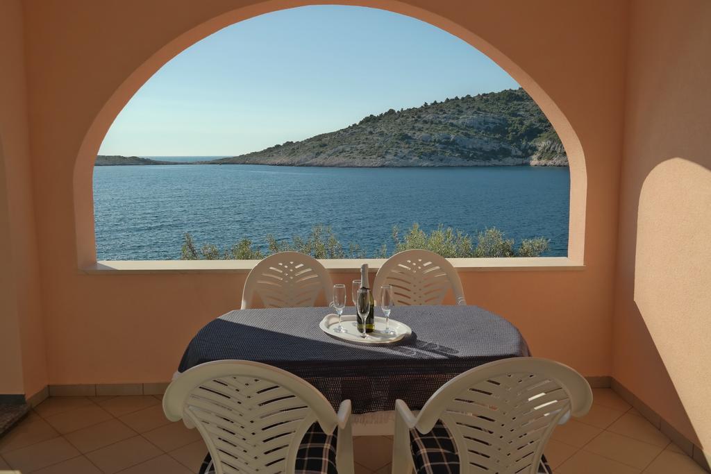 Direkt Am Meer-Apartments Puntaplanka Rogoznica  Esterno foto