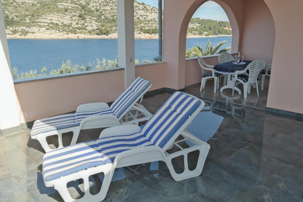Direkt Am Meer-Apartments Puntaplanka Rogoznica  Esterno foto