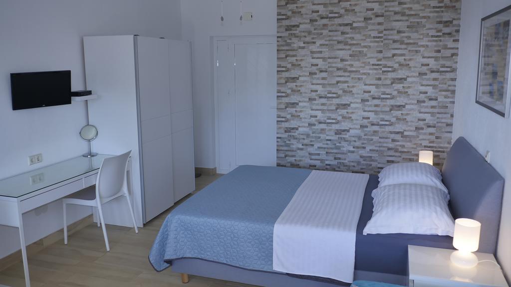 Direkt Am Meer-Apartments Puntaplanka Rogoznica  Esterno foto