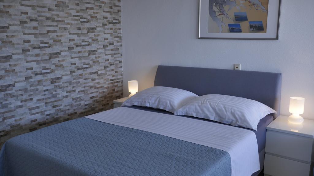 Direkt Am Meer-Apartments Puntaplanka Rogoznica  Esterno foto