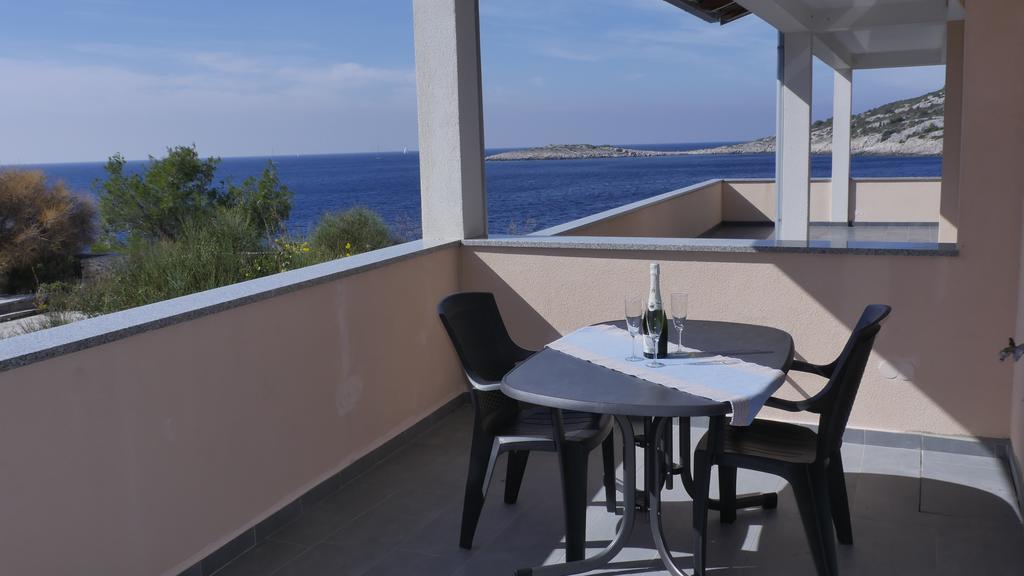Direkt Am Meer-Apartments Puntaplanka Rogoznica  Esterno foto