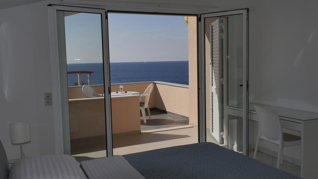 Direkt Am Meer-Apartments Puntaplanka Rogoznica  Esterno foto