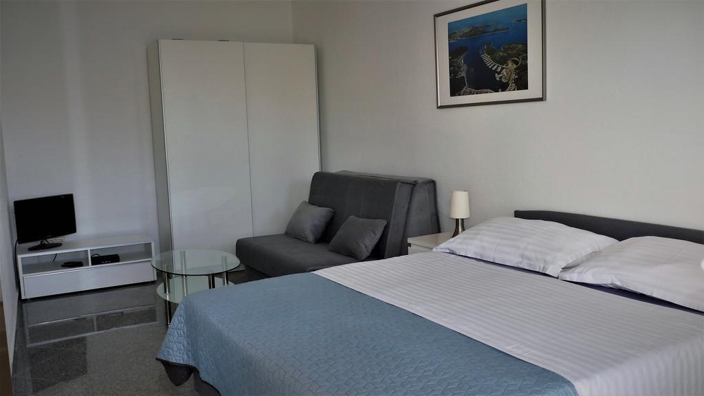 Direkt Am Meer-Apartments Puntaplanka Rogoznica  Esterno foto
