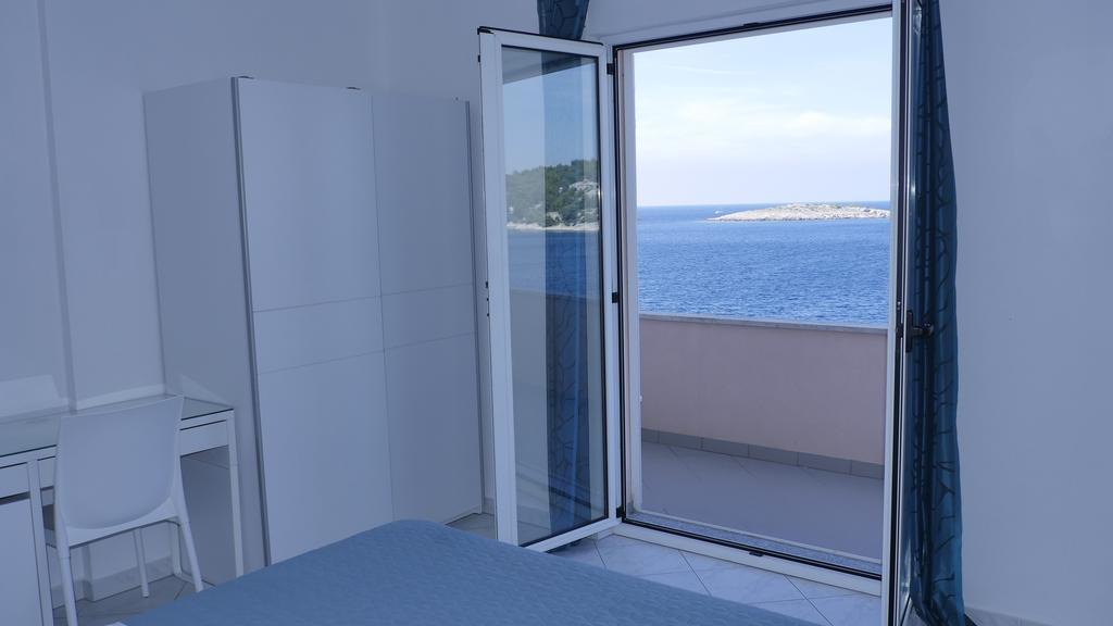 Direkt Am Meer-Apartments Puntaplanka Rogoznica  Esterno foto