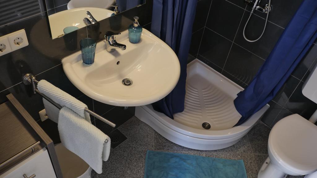 Direkt Am Meer-Apartments Puntaplanka Rogoznica  Esterno foto
