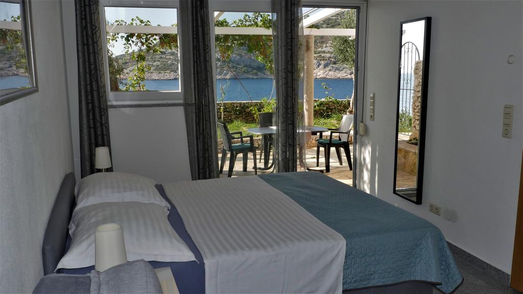 Direkt Am Meer-Apartments Puntaplanka Rogoznica  Esterno foto